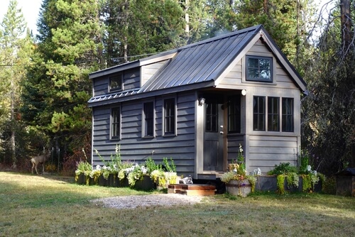 Off grid tiny house in the mountains